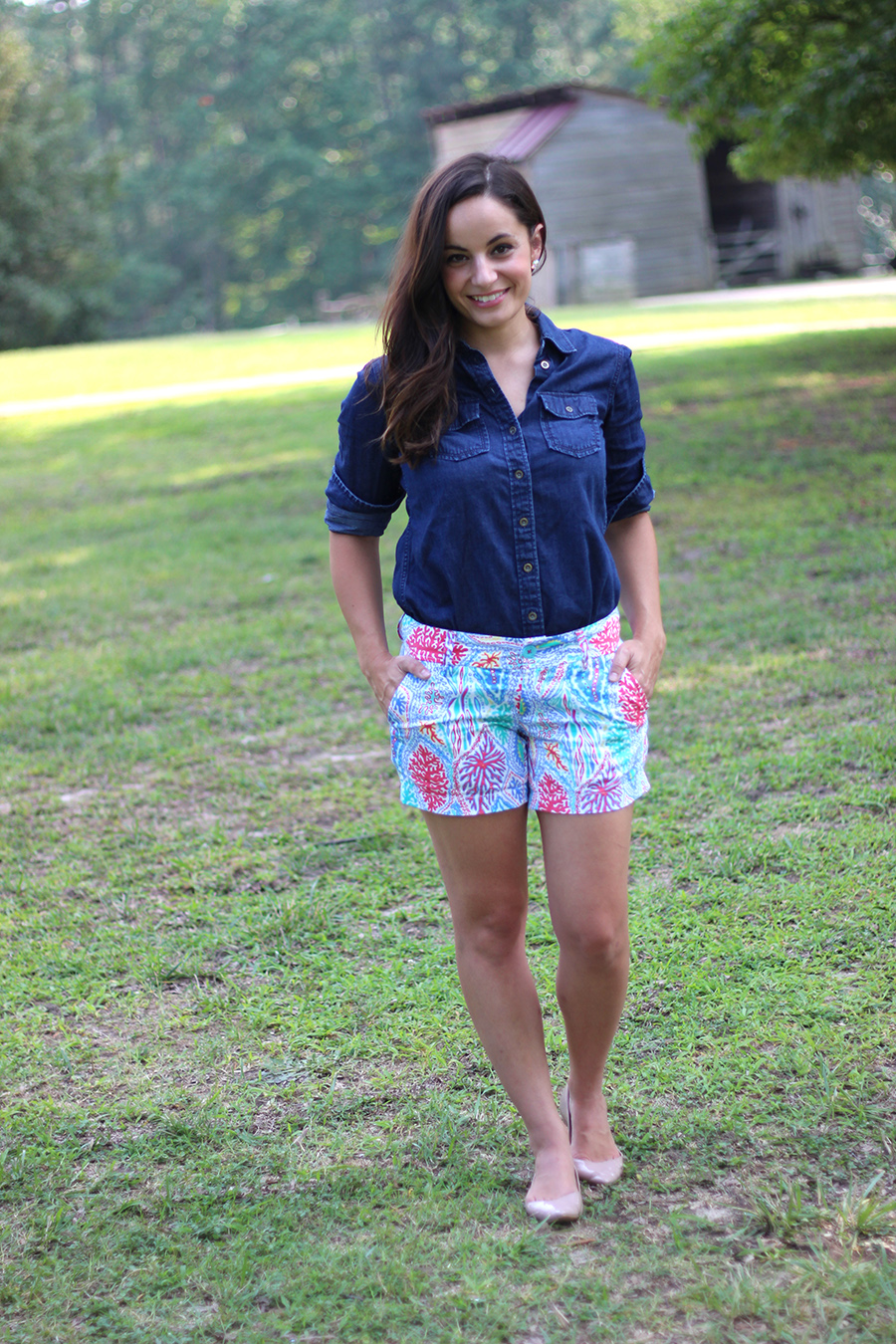 lilly pulitzer shorts outfit | Pumps and Push-Ups blog