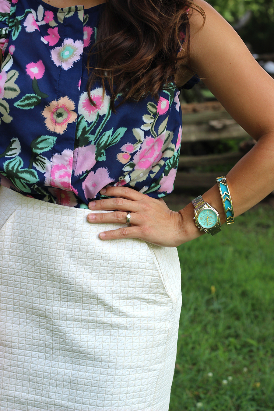 White Skirt Outfit | Pumps & Push-Ups