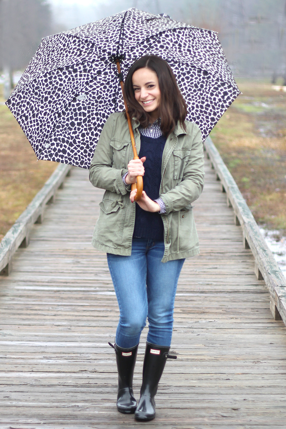 How to wear rain boots | rainy day outfit | pumps and push-ups