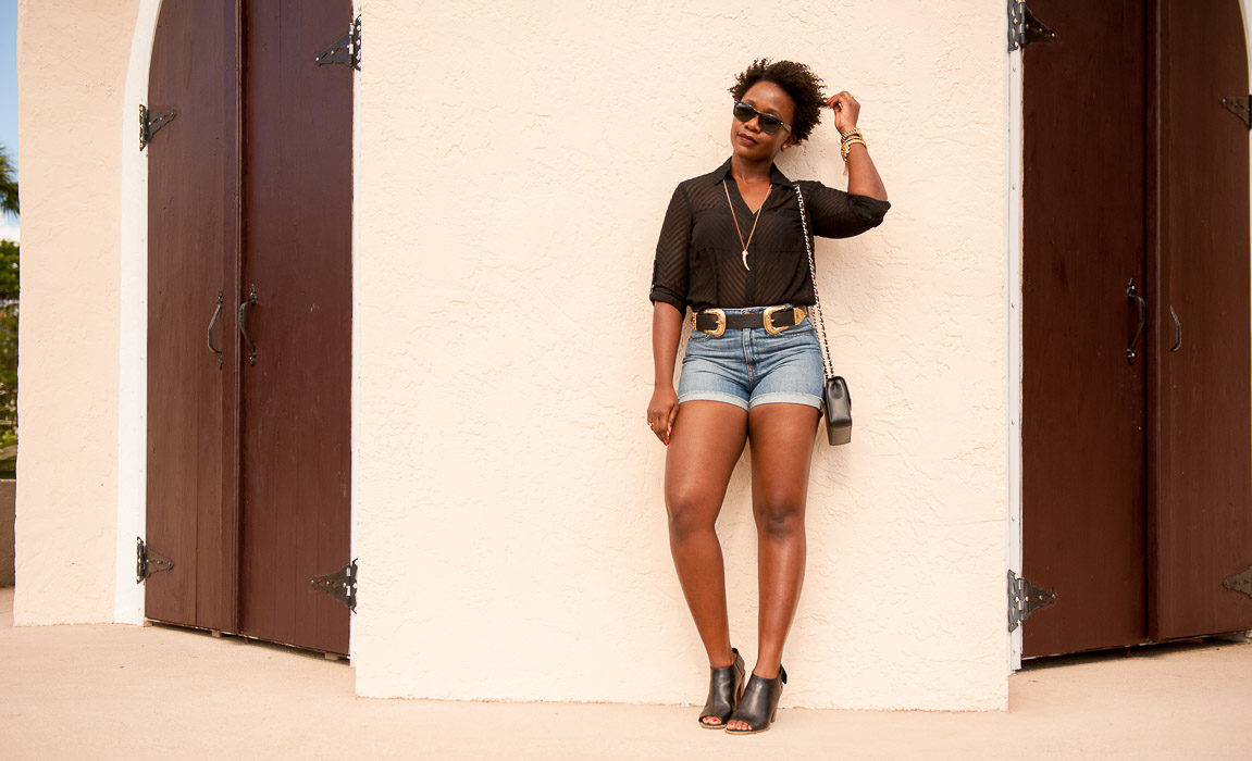 night-out-outfit-with-black-shirt-how-to-wear-high-waist-shorts-black-peep- toe-booties-natural-hair-black-fashion-blogger-3 - Pumps & Push Ups