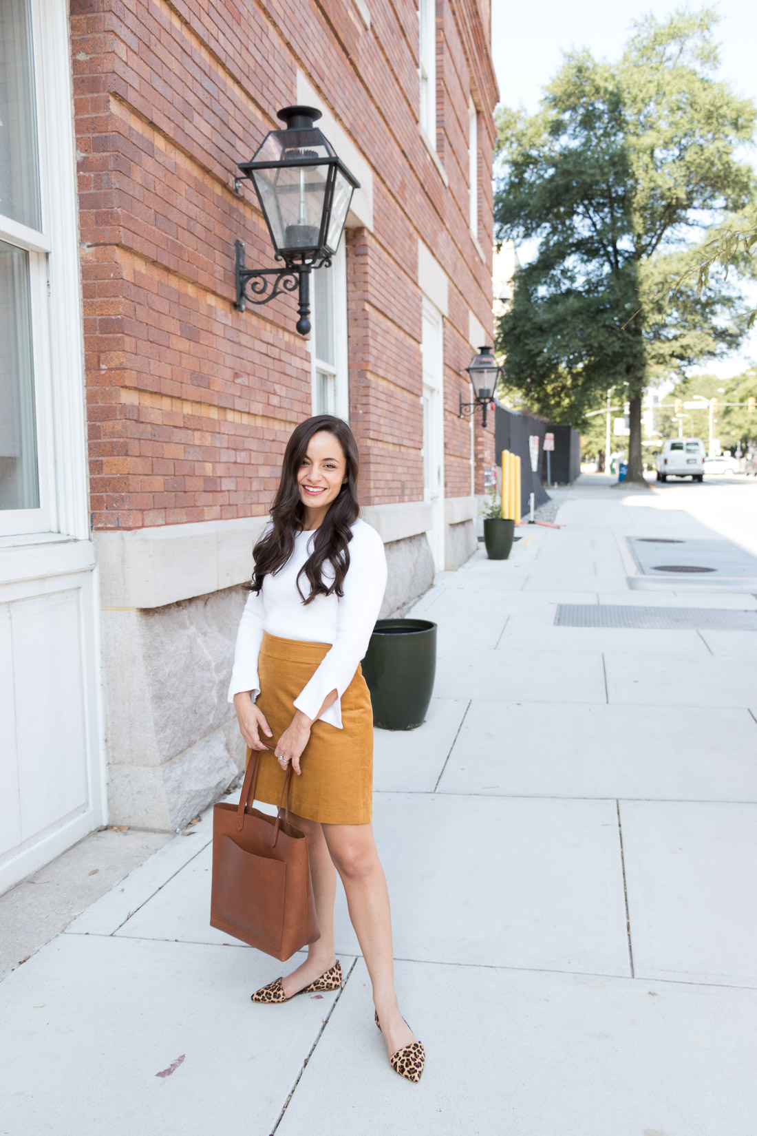 Top 79+ imagen brown corduroy skirt outfit - Abzlocal.mx