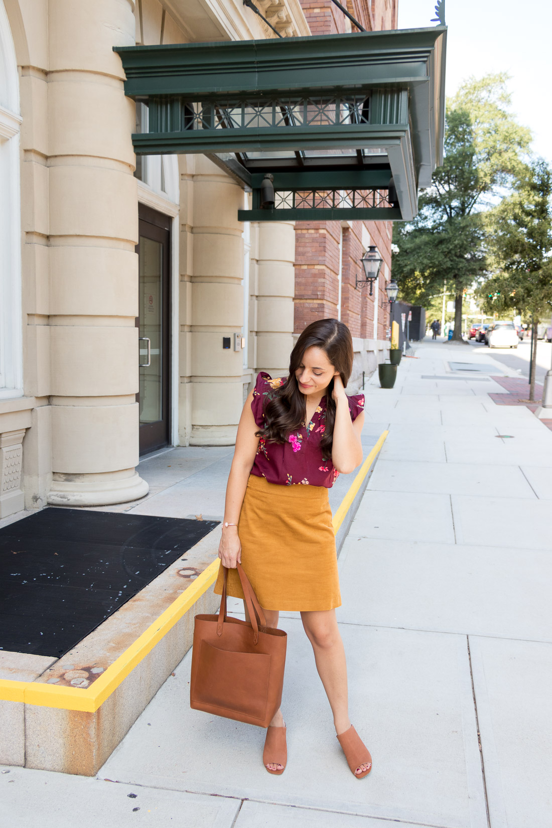 How to wear a skirt this fall | Petite Fashion | Pumps and Push-Ups