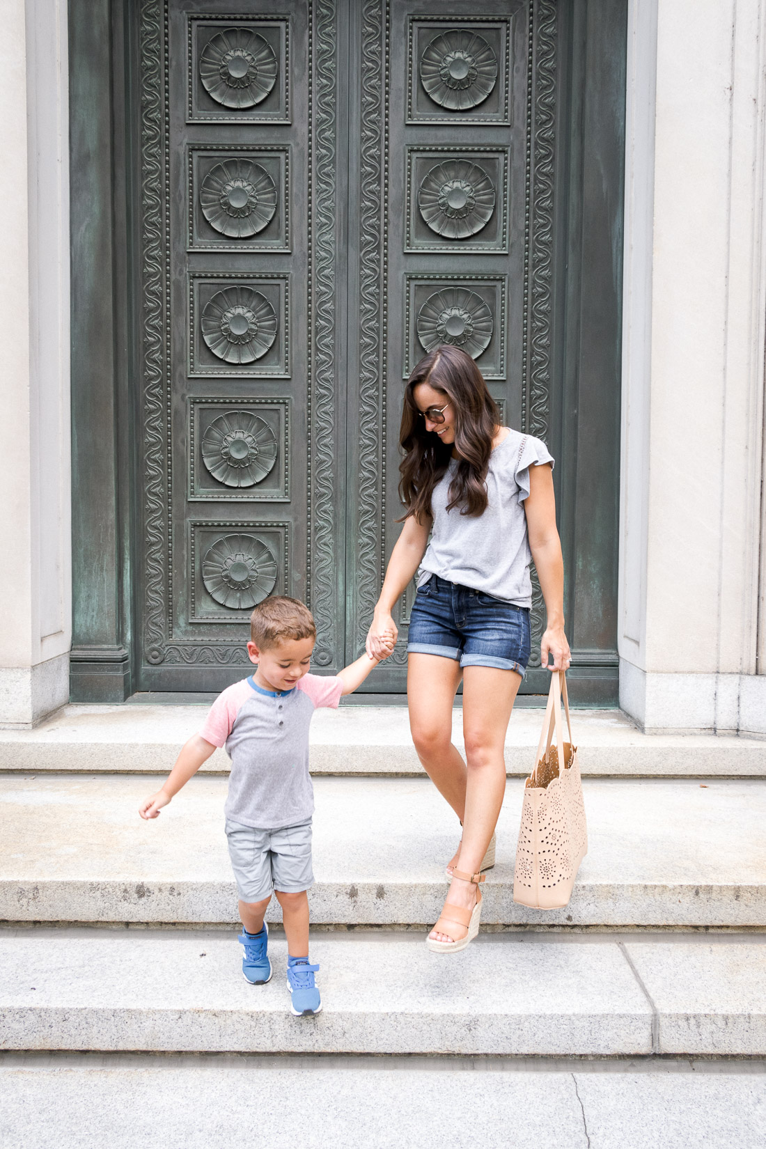 Shorts outfits via pumps and push-ups blog | gray flutter sleeve t-shirt | american eagle shorts | petite style blogger 
