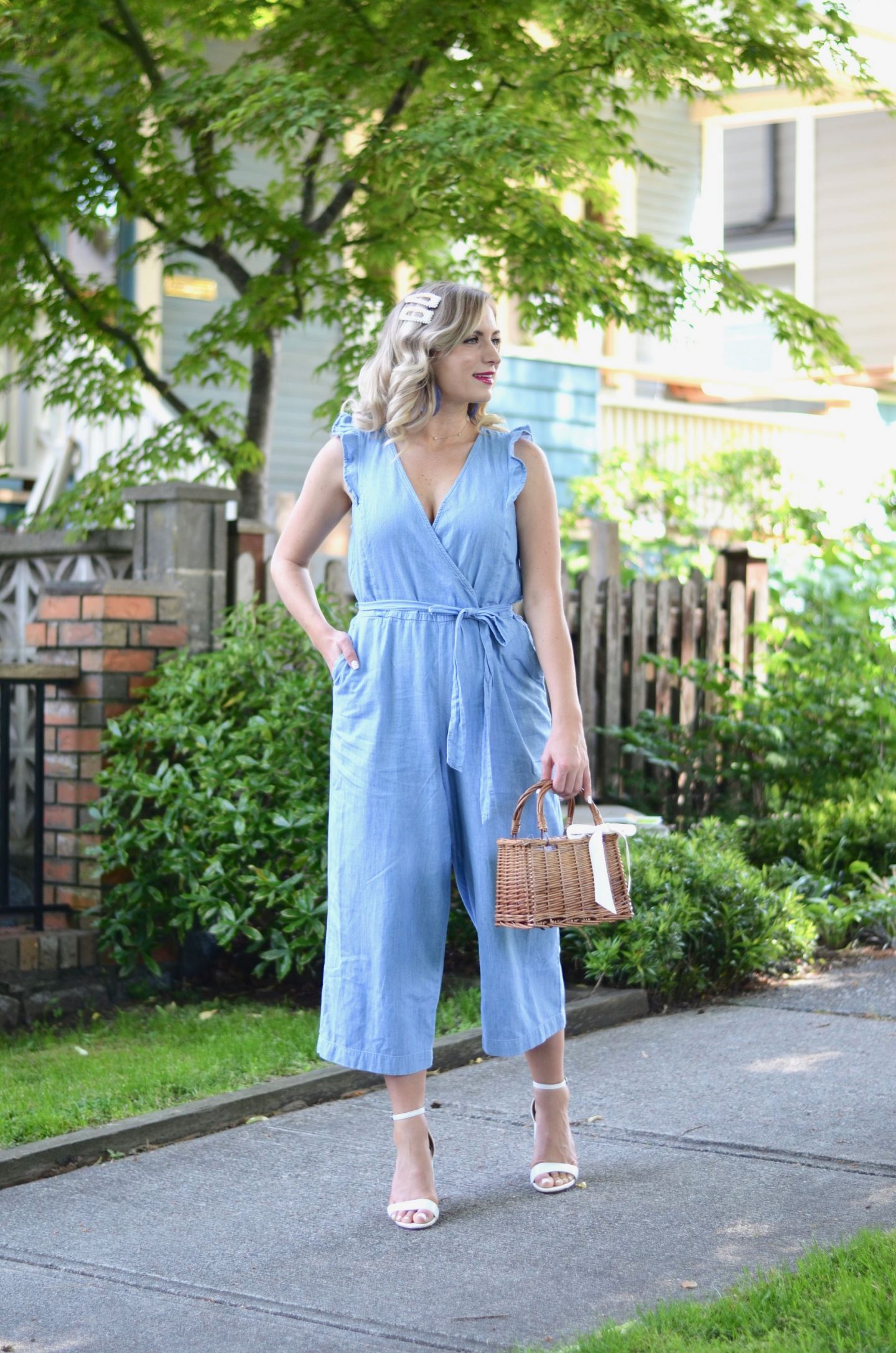 Chambray outfit via Lee of Legalee Blonde | 6+ ways to wear chambray | chambray outfits for women 