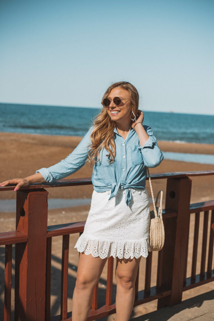 Chambray top outfit via Sophisticaition | Chambray outfit ideas | how to wear chambray 