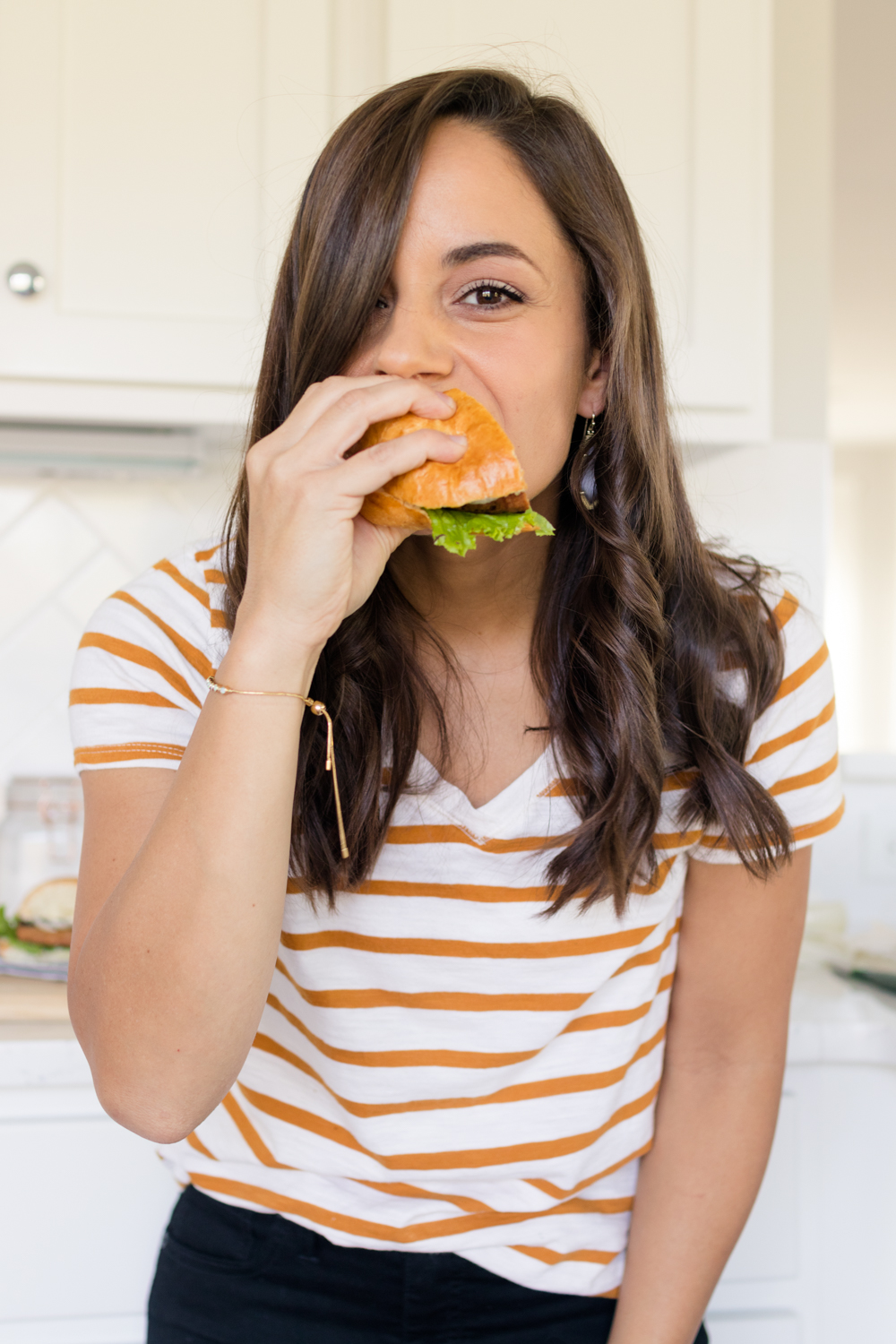 Plant-Based burger review via pumps and push-ups blog | healthy meals | plant-based meals #ad 