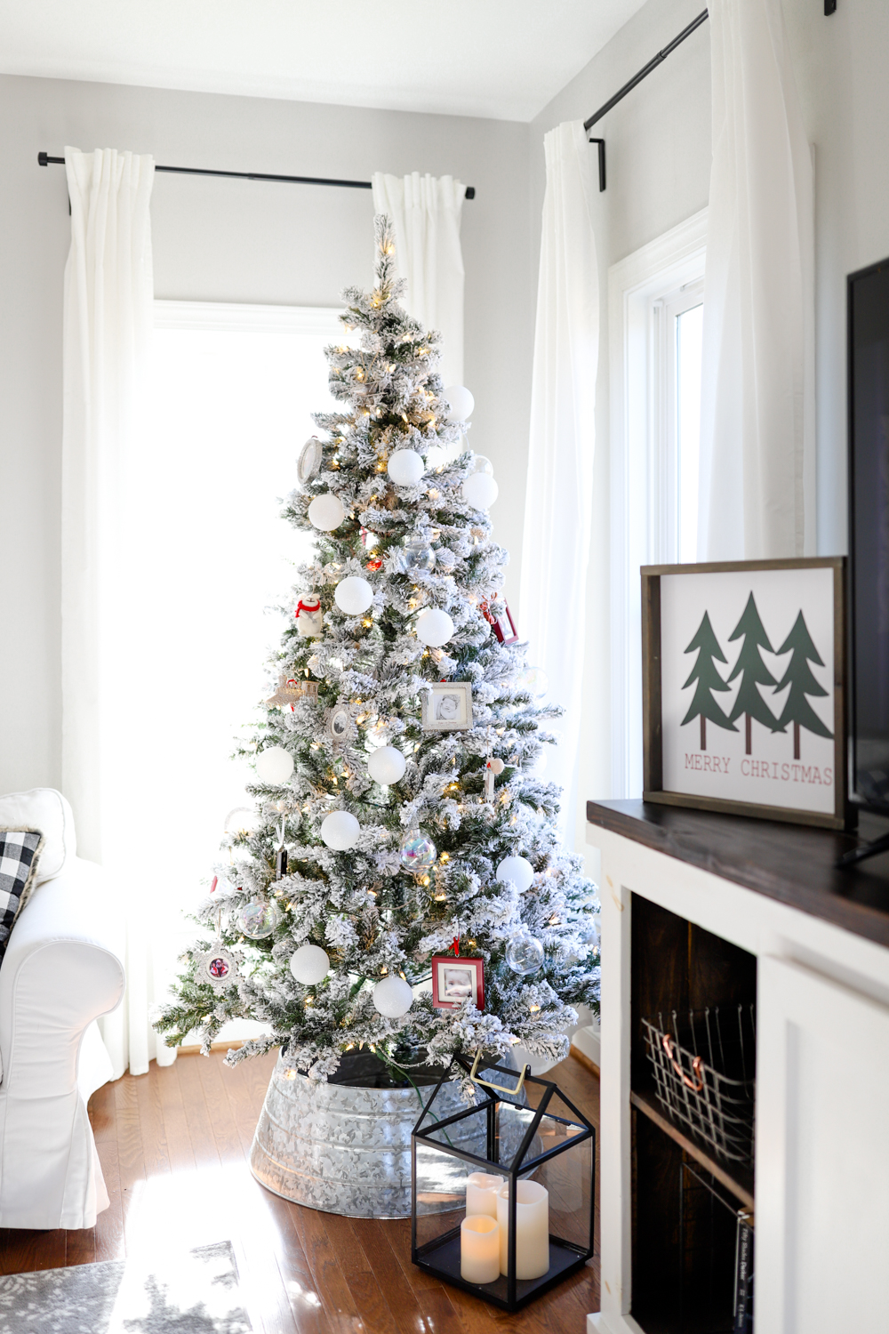Flocked Christmas tree decorated via pumps and push-ups blog | farmhouse christmas tree| flocked christmas tree