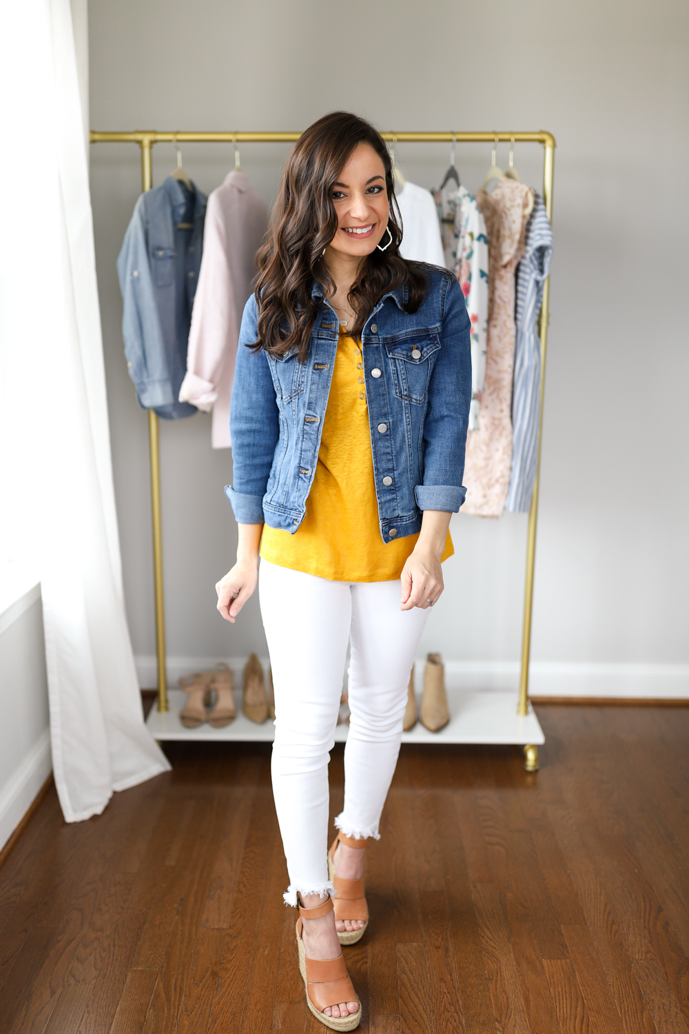 Casual Spring Outfit: The Perfect Pair of White Jeans - Stylish Petite