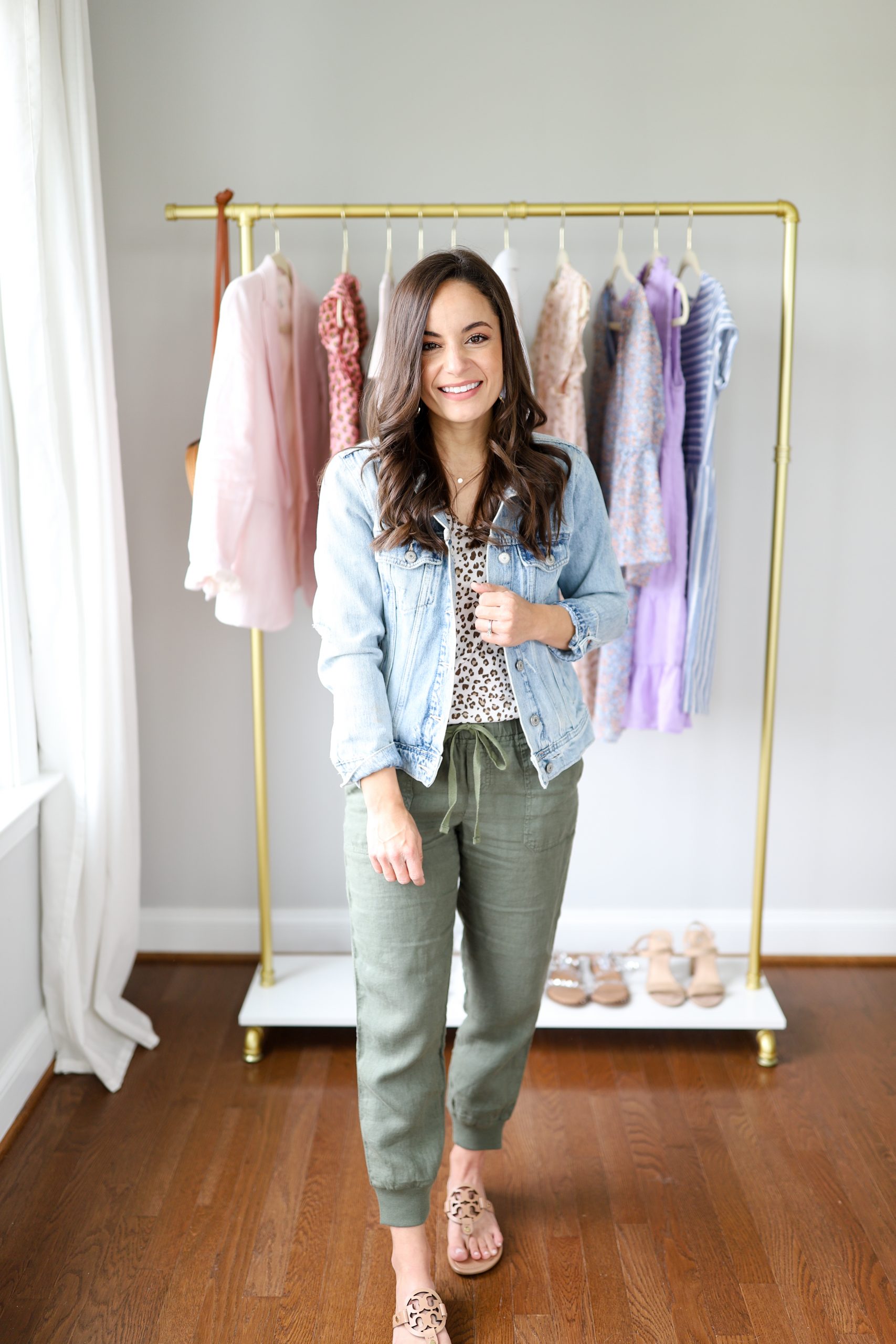 What to Wear with Sweatpants: 9 Best Outfit Ideas - Petite Dressing