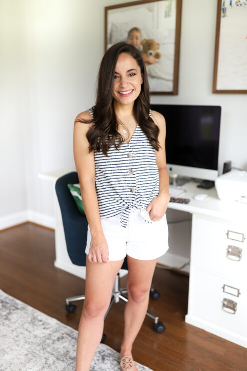 How to wear white shorts this summer | petite friendly white denim shorts | petite style tips via pumps and push-ups blog