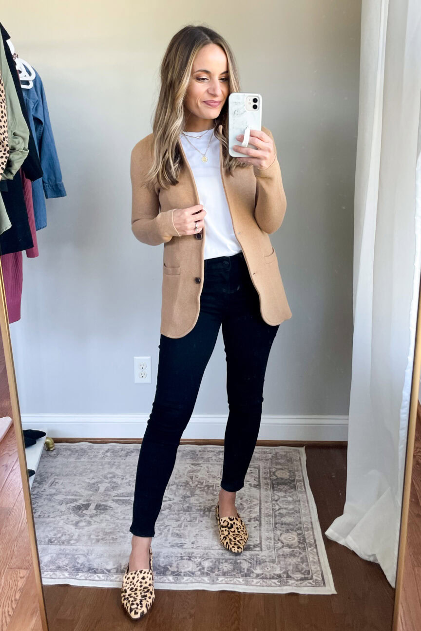 Petite Friendly capsule wardrobe for a casual work environment | petite fashion | capsule wardrobe