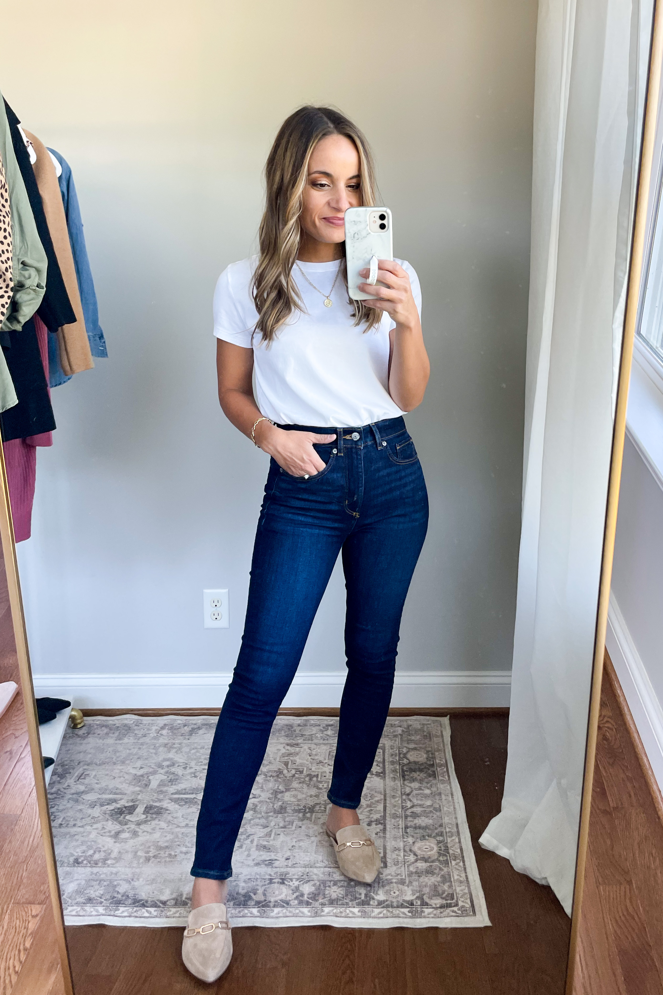 Mom jeans and heels  Business casual outfits for work, Young