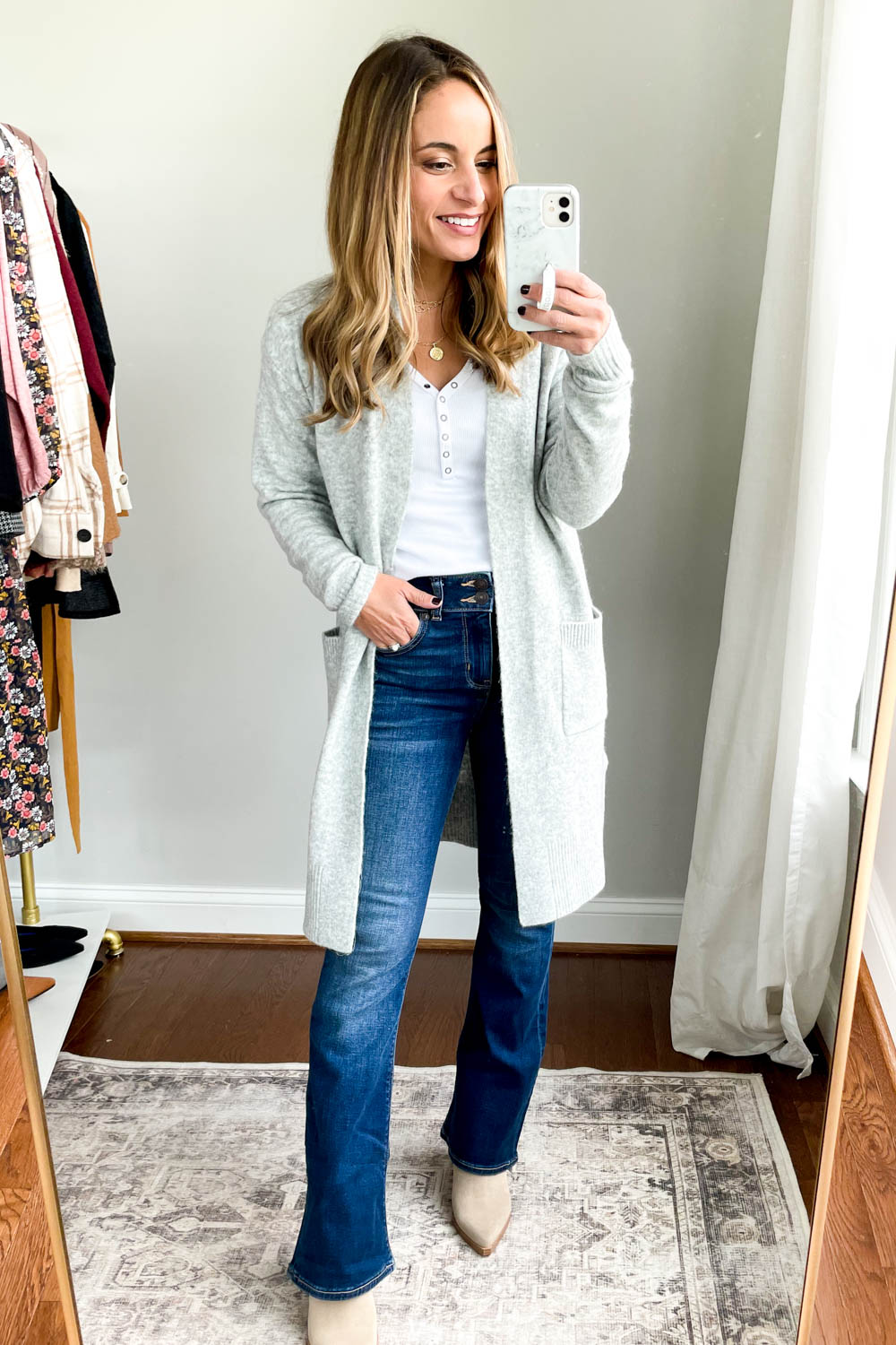 How to Wear Wide Leg Flare Jeans  Flair jeans outfit, Sleeveless  turtleneck outfit, Flare jeans outfit spring