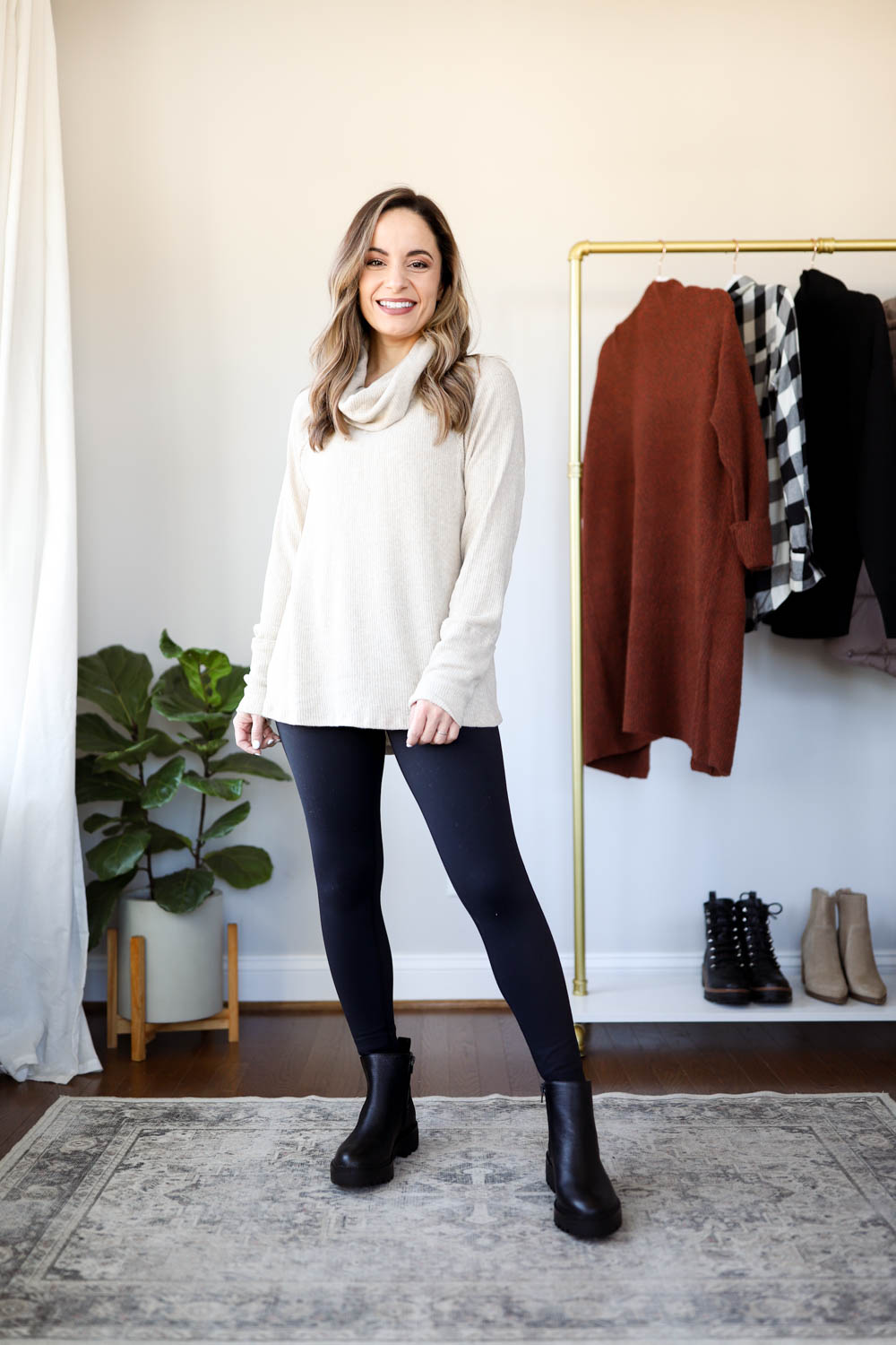 Petite friendly winter outfit via pumps and push-ups blog | leggings outfits | petite style 