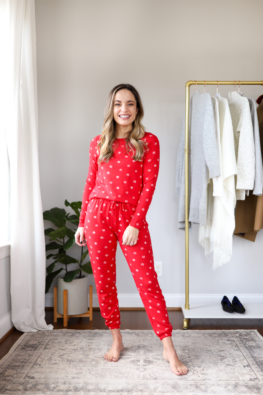 Holiday outfits | petite style | petite fashion | holiday outfits by occasion | petite holiday pajamas 