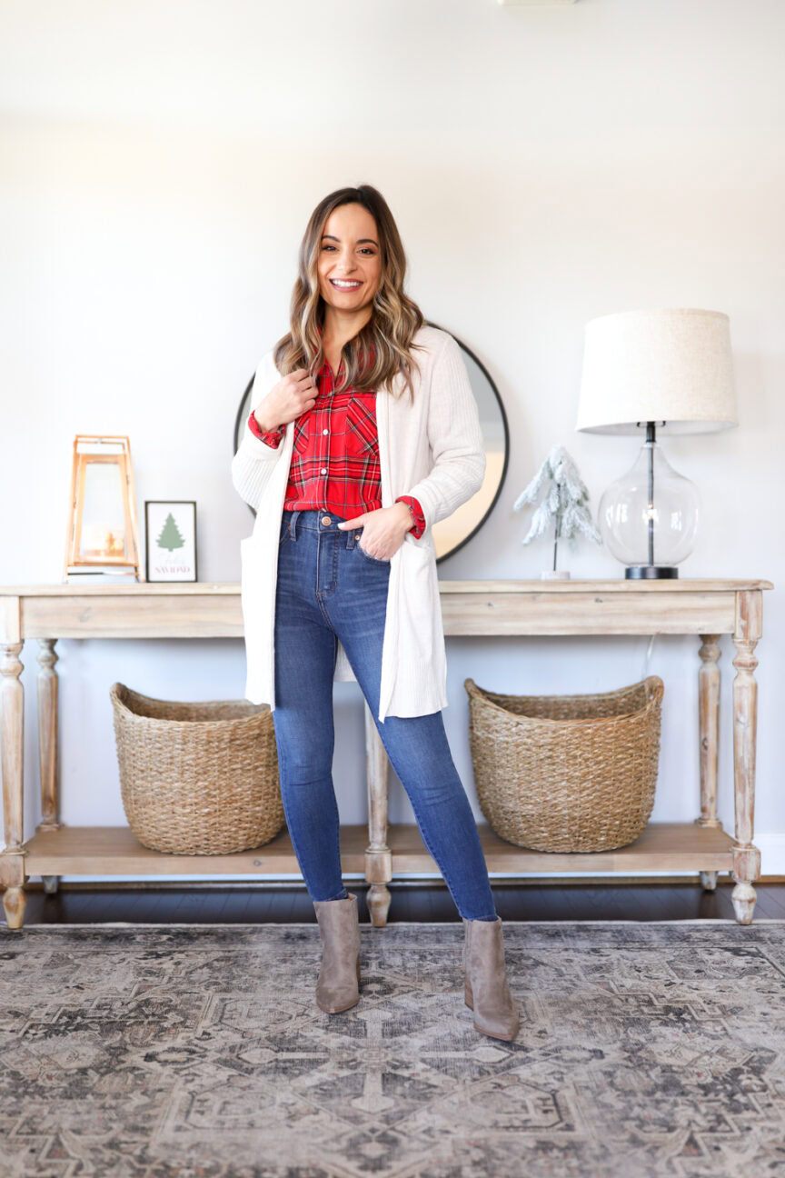 Holiday outfits ideas | petite holiday style | casual holiday outfits