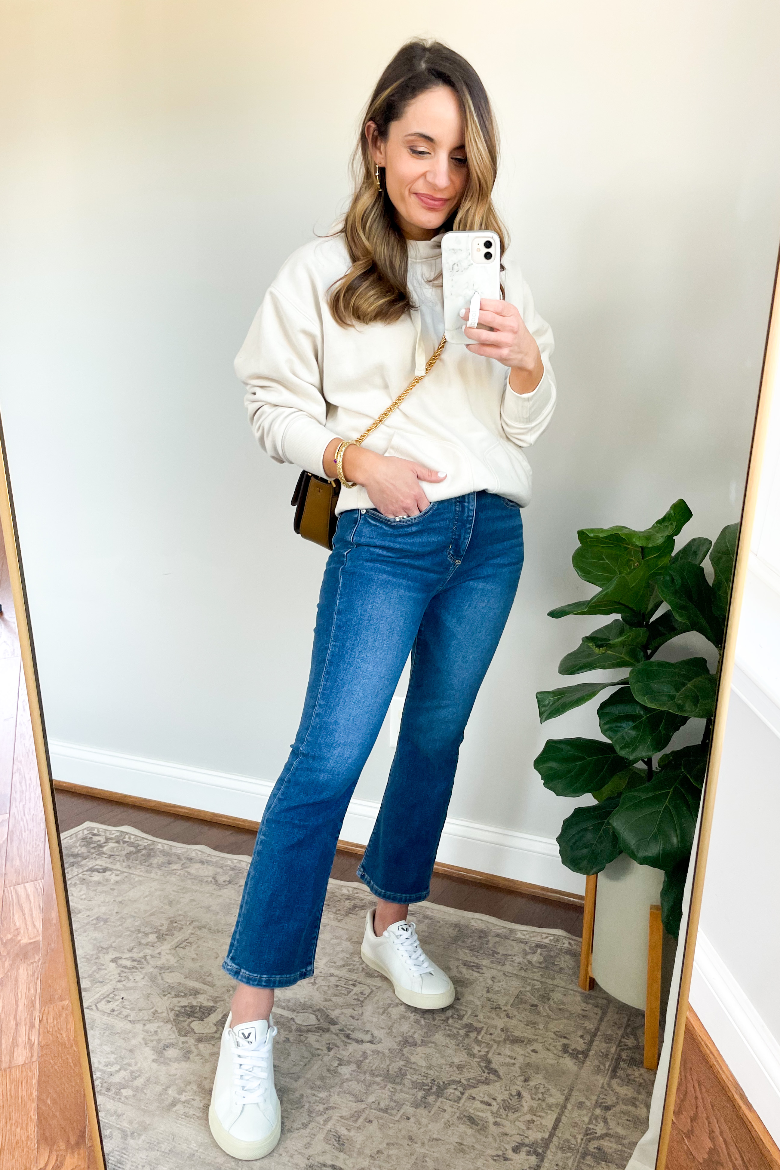 Can't Figure Out How To Actually Wear Crop Flare Jeans? These Outfit Ideas  Will Help