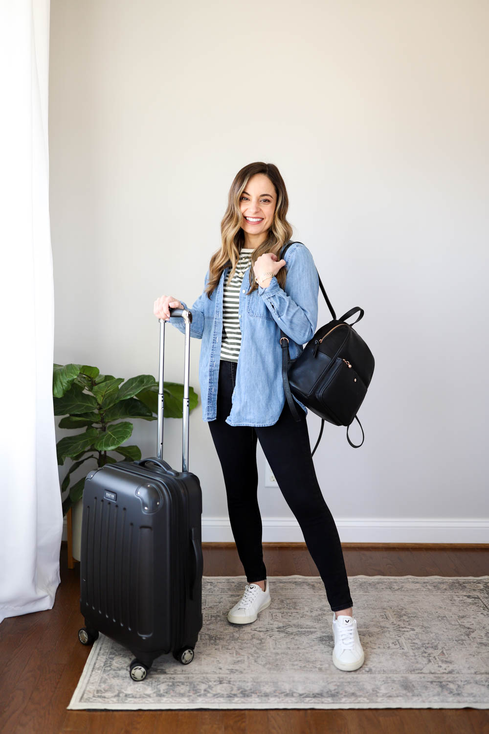 3 Go-To Travel Outfits // What to Wear on a Plane - Petite Style