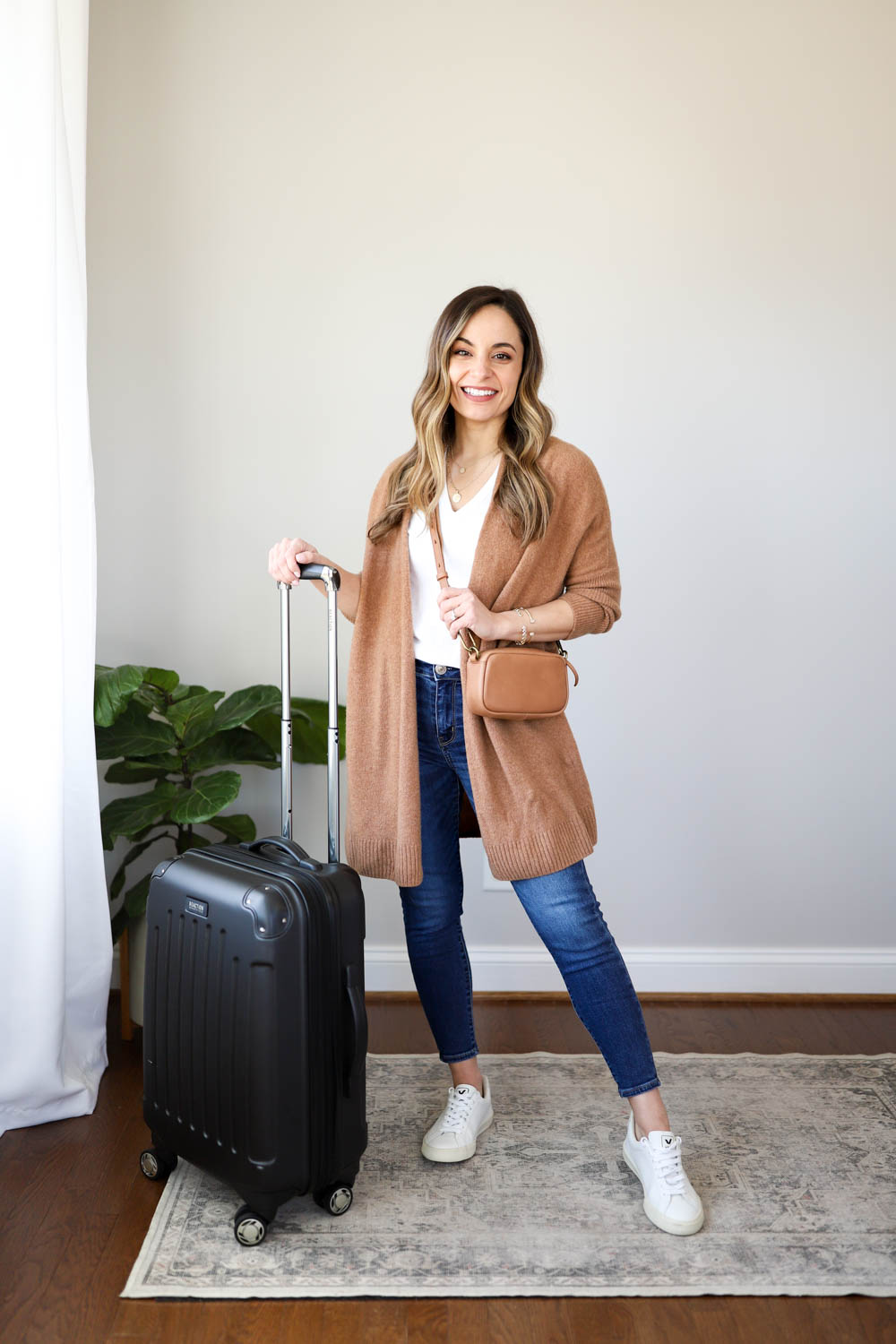 Best Travel Outfits for Women 2024 - Comfy Airport Outfit Ideas