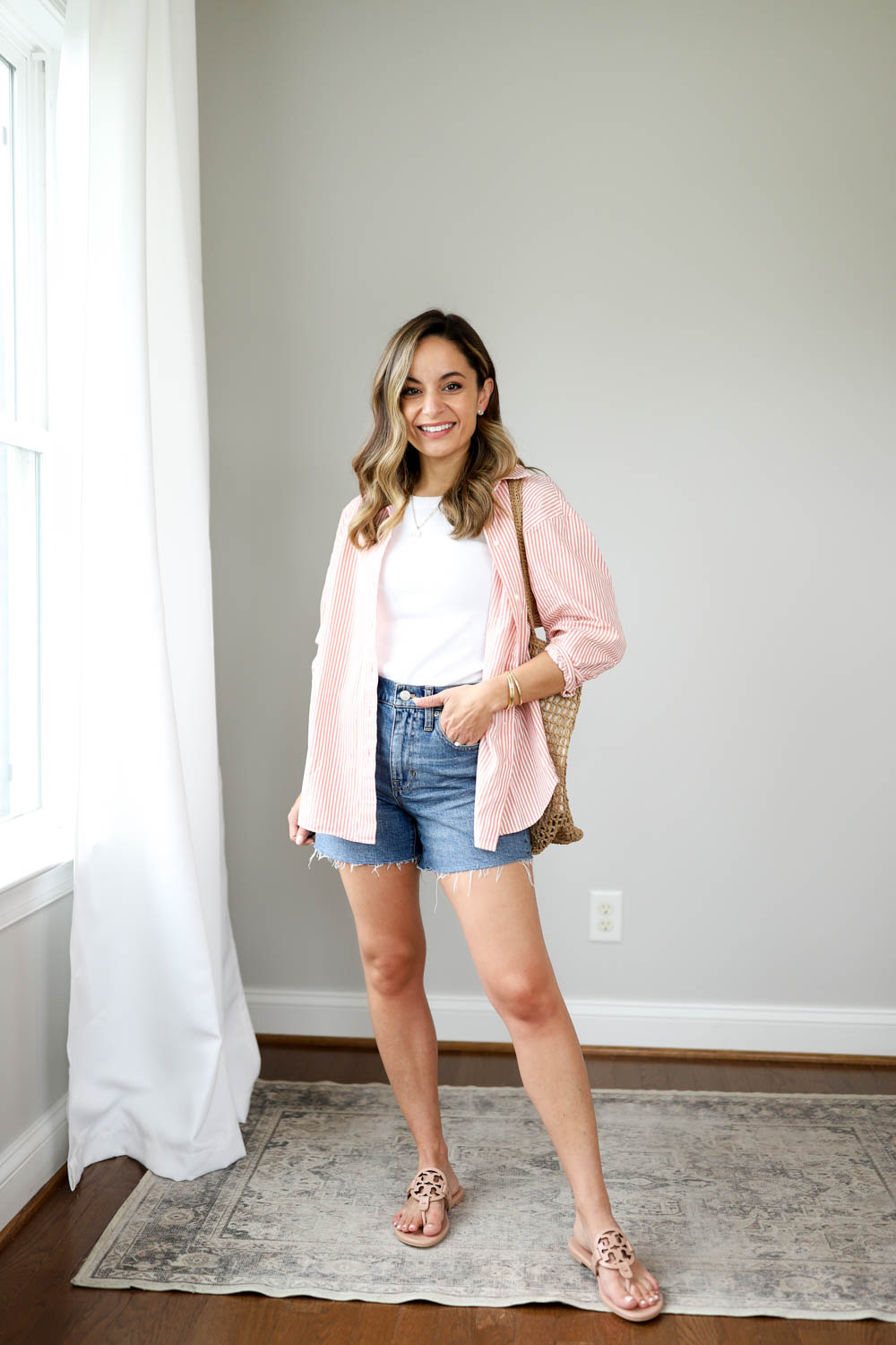 Casual Blues :: Summer shorts & White pumps - Wendy's Lookbook