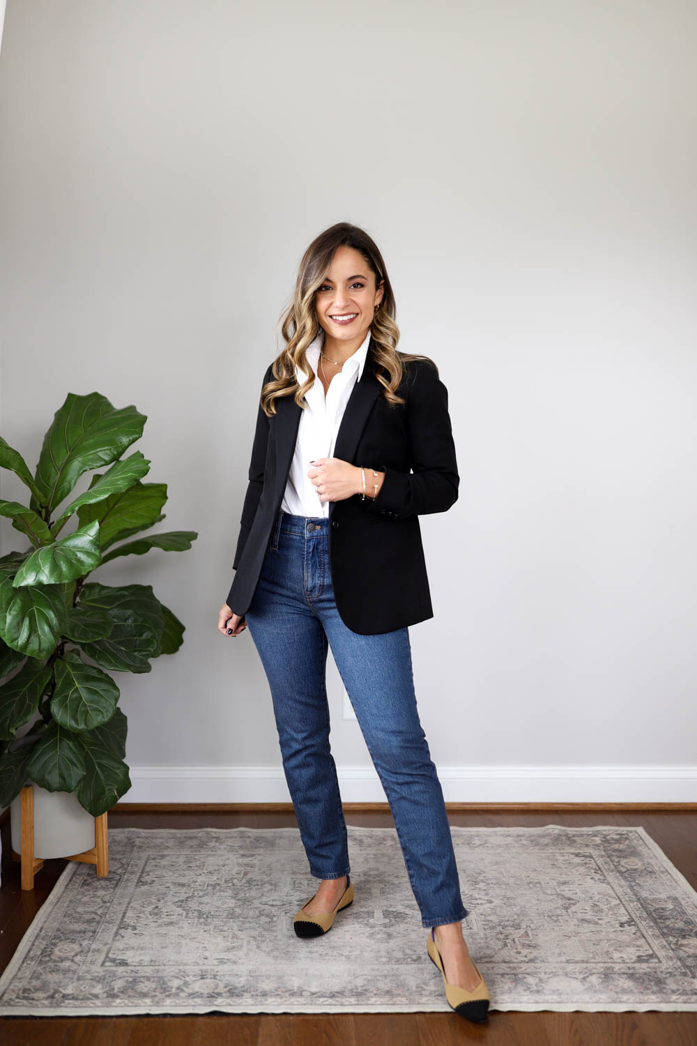 Black blazer outfits | jeans with a blazer outfit | black blazer | smart casual outfit | office outfits | fall outfits 