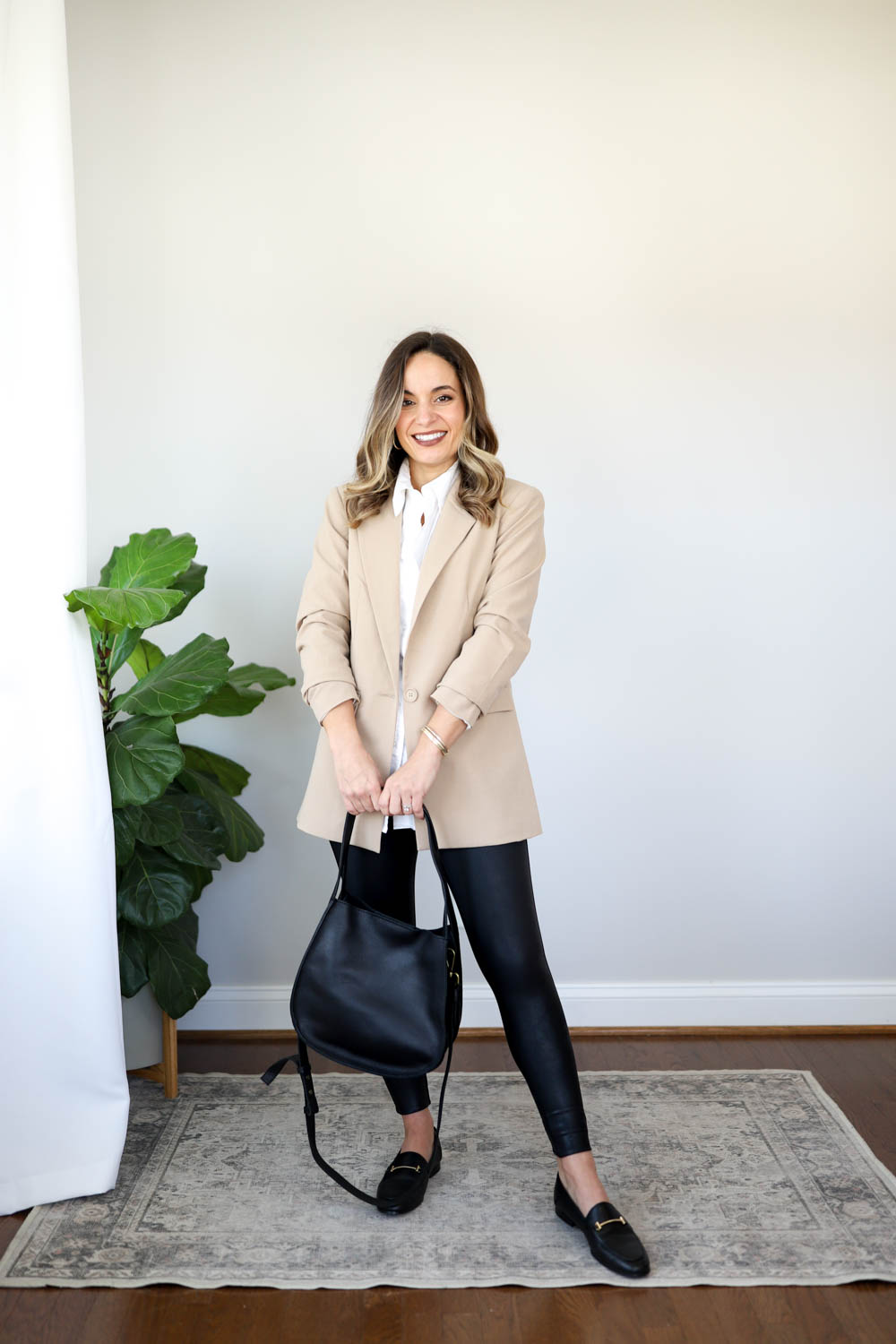 Beige Leather Pumps with Leggings Outfits In Their 30s (11 ideas & outfits)