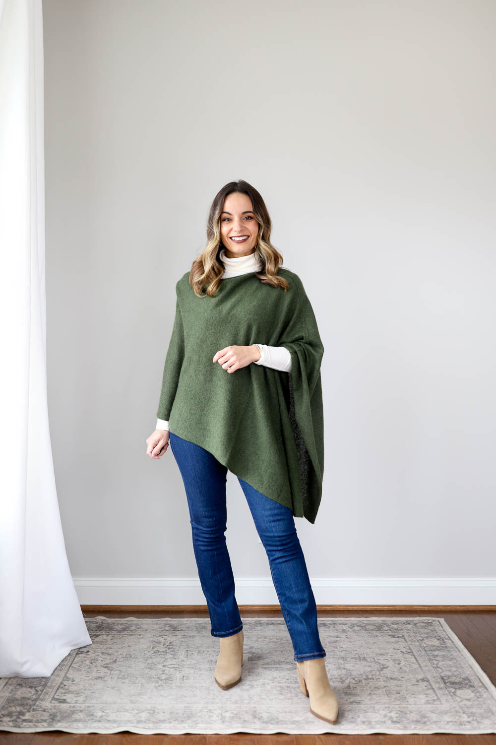 Petite friendly poncho outfit | petite style | fall outfits | thanksgiving outfits 