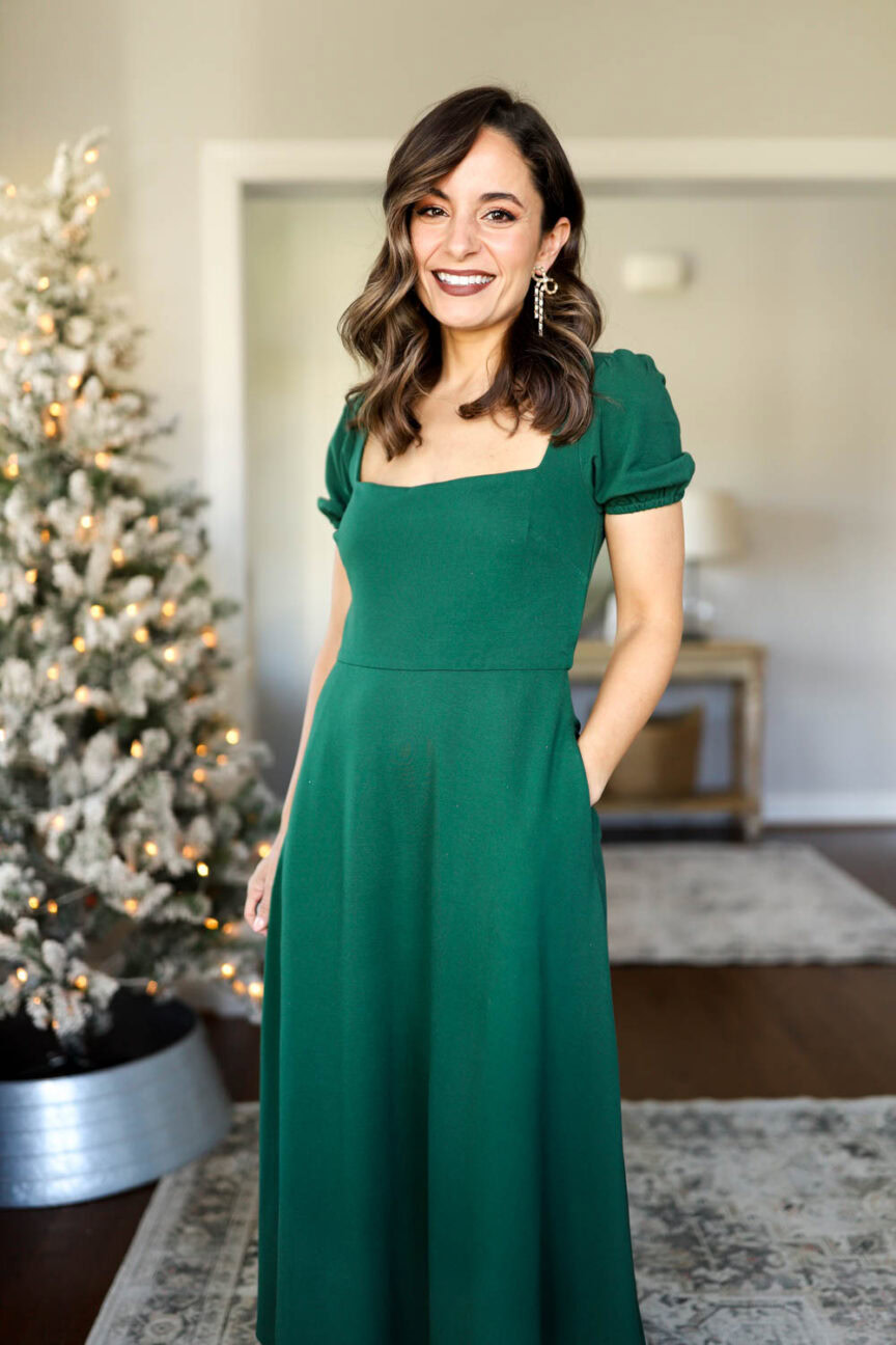 Petite-friendly holiday outfits | holiday party dresses | holiday dresses | petite-friendly holiday outfits