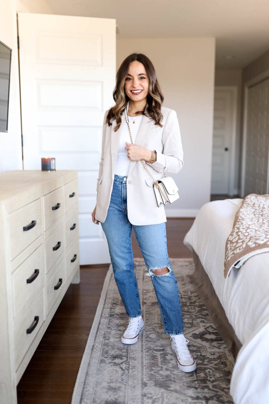 Petite-friendly ways to wear converse sneakers | converse sneakers | winter outfits with sneakers