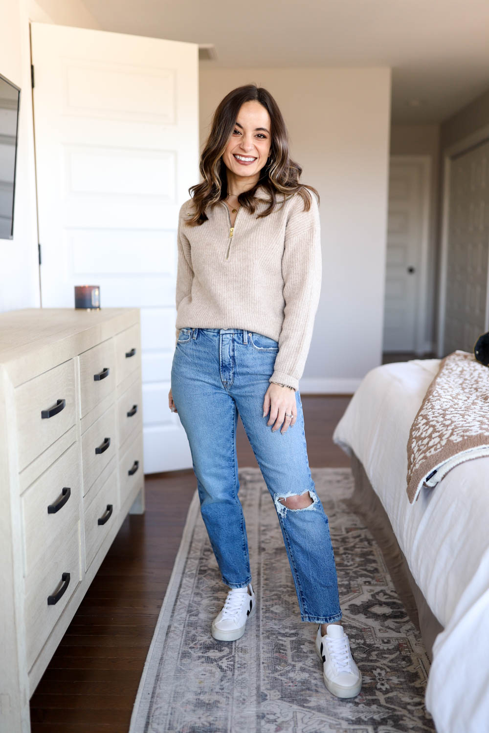 Petite-friendly outfits with sneakers for winter via pumps and push-ups blog | petite friendly style | sneakers outfits
