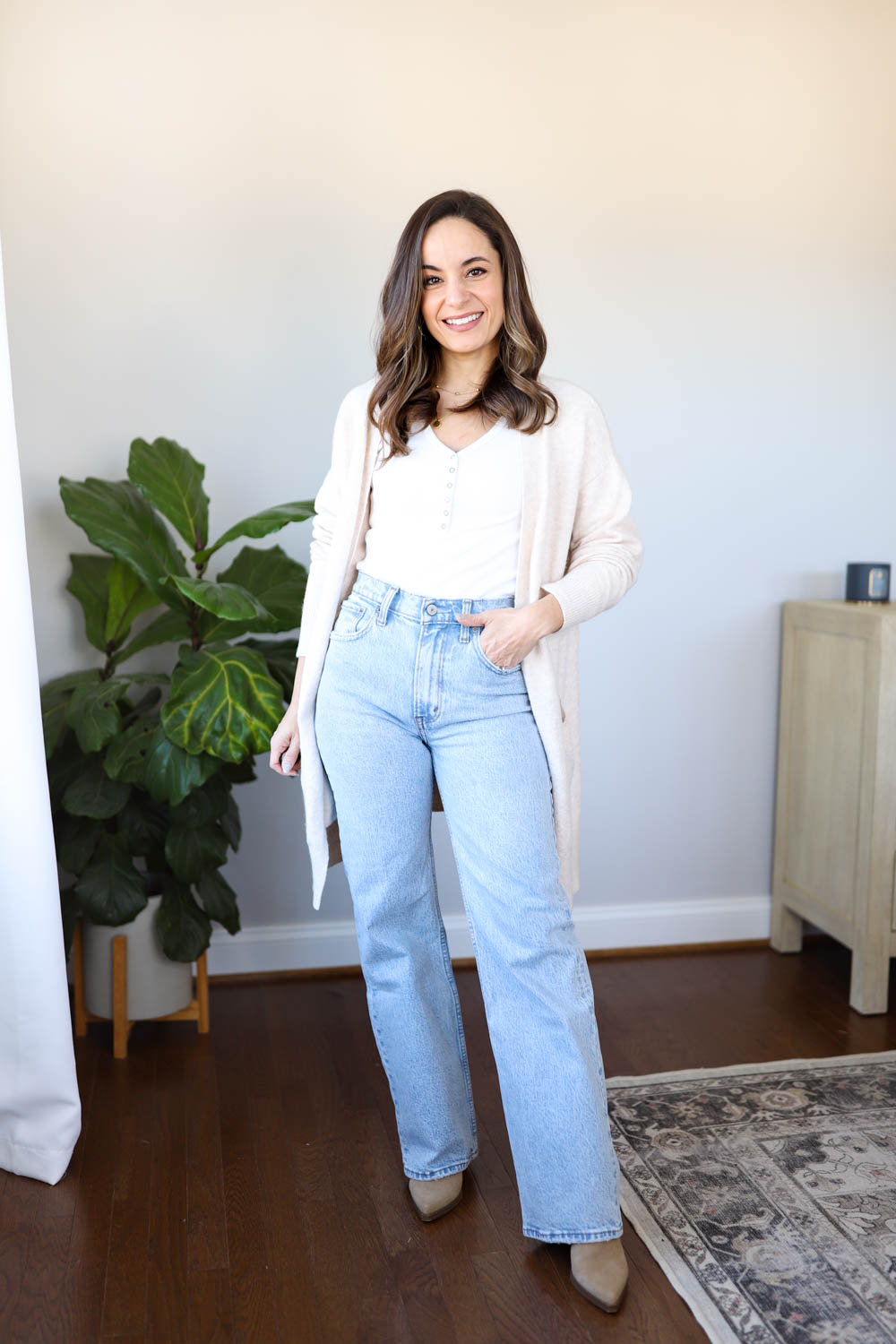 How To Style *STRAIGHT JEANS* On A Petite Body Type! / Petite