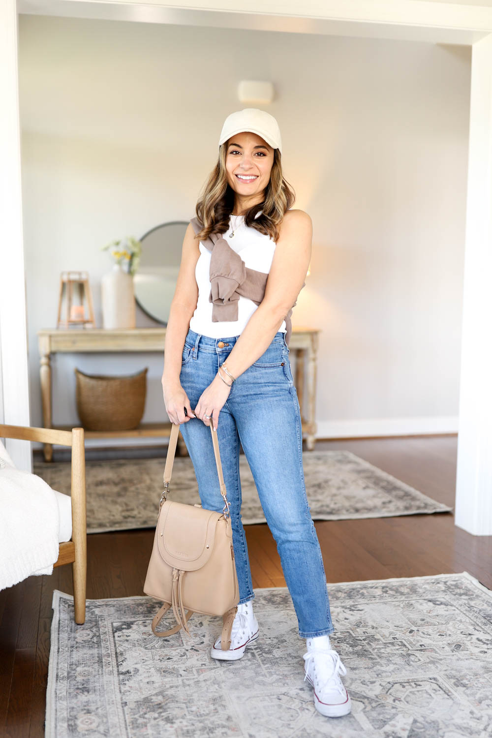 Petite friendly sneakers outfit ideas | spring sneakers outfit ideas | sneakers outfits | casual sneakers outfits | baseball hat outfit 