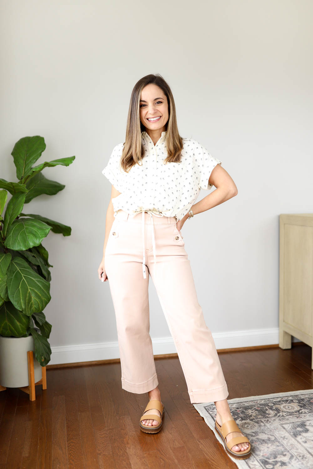 Petite-friendly ways to wear Spanx cropped twill pants | cropped twill pants from Spanx | Petite friendly spring and summer outfits 