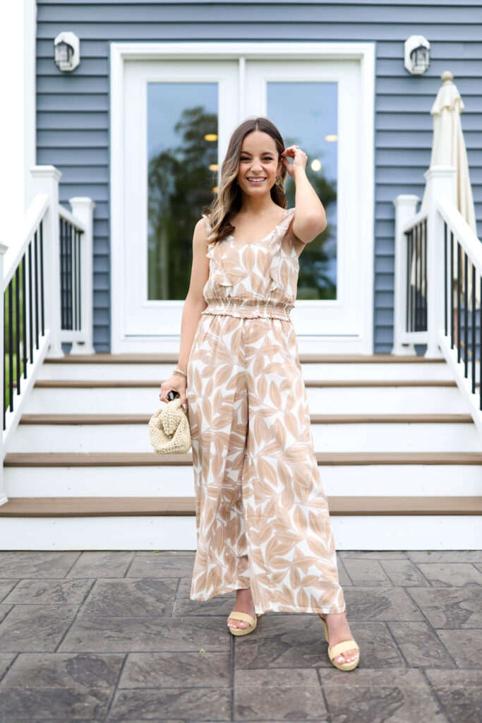 Neutral Summer Outfits - Pumps & Push Ups