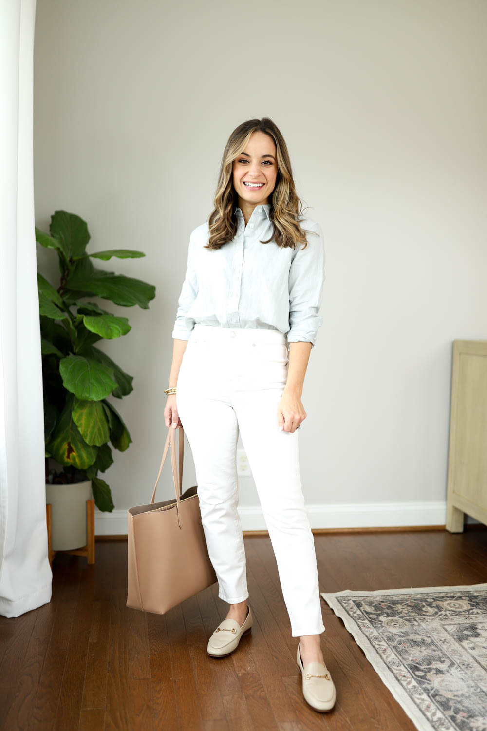 Outfits for Work with White Jeans - Pumps & Push Ups