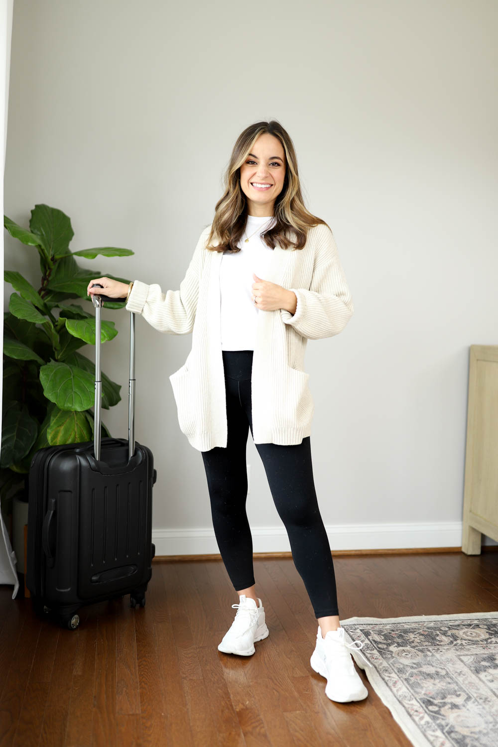 Travel Outfit Summer  Comfortable travel outfit, Stylish outfits