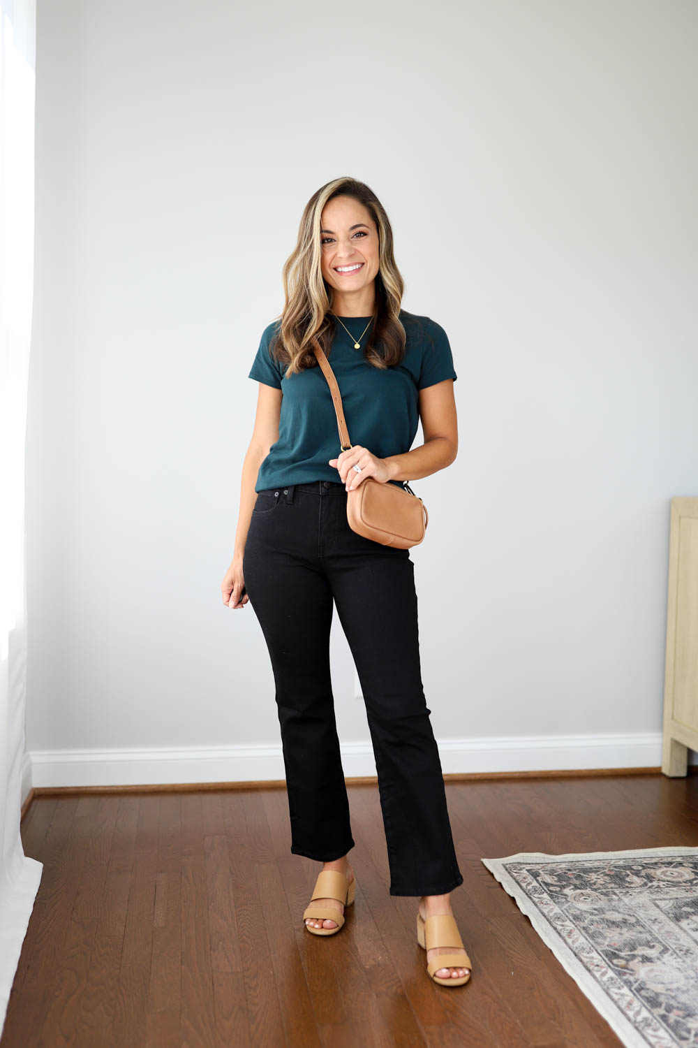 Petite-friendly black jeans for fall via pumps and push-ups blog | no hem jeans | petite fashion | petite blogger 