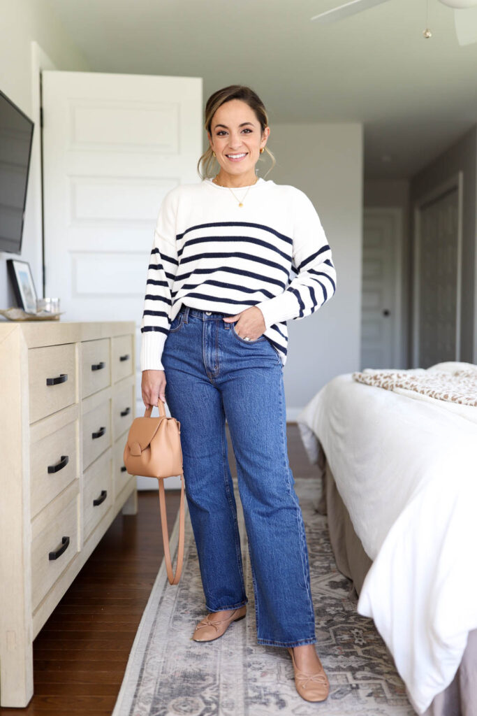 Petite-friendly ways to wear wide leg jeans via pumps and push-ups blog | petite fashion | wide-leg jeans | denim trends | fall 23 outfits