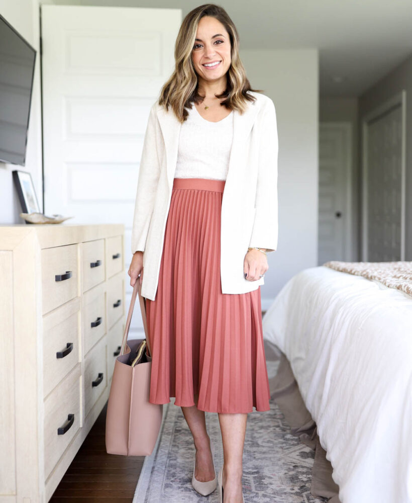 Capsule wardrobe series: four ways to wear a pleated skirt | pleated skirt outfits | midi skirt outfits | petite style