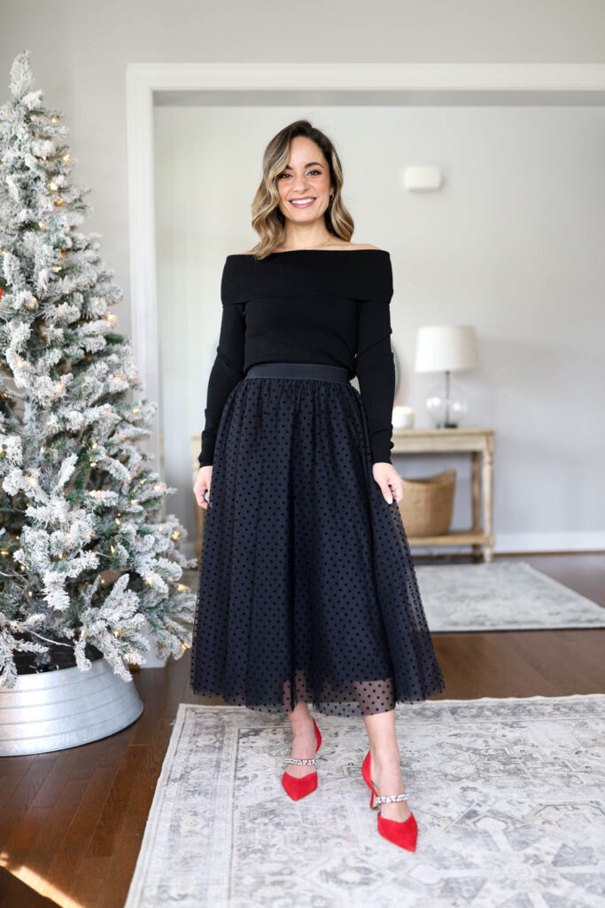 Petite-friendly holiday party outfit ideas via pumps and push-ups blog | holiday party outfits | tulle skirt outfit | winter party outfits