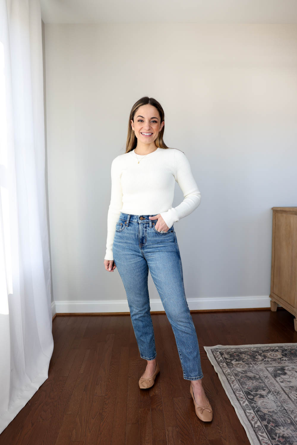Petite-friendly jeans review by pumps and push-ups blog | classic vintage jeans | mom jeans | petite friendly straight jeans