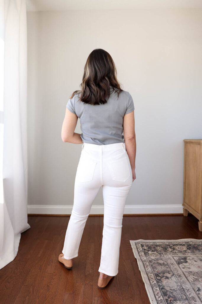 Petite-friendly kick crop jeans via pumps and push-ups blog | petite style | petite fashion | white denim guide 