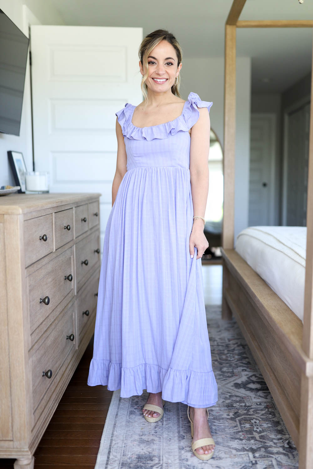 Petite-friendly maxi dress from Amazon via pumps and push-ups blog | Maxi dresses for petites | summer maxi dresses | petite fashion | petite style 