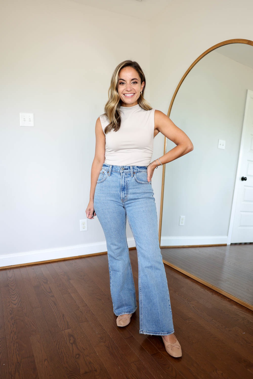 Petite-friendly jeans without any alterations | no hem jeans for petites | flare jeans for petites | flare jeans outfits | fall denim