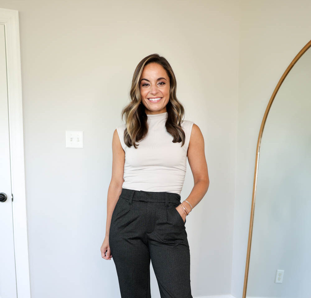 Brooke Anderson of Pumps and Push-Ups. A 4'10" style blogger.