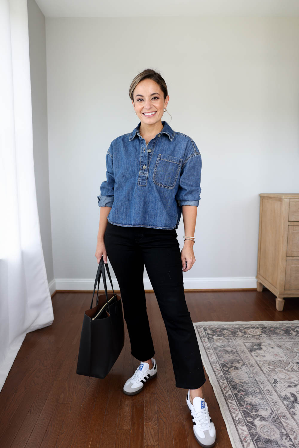 Petite-friendly outfit ideas for teachers via pumps and push-ups blog | outfits for teachers series: outfits with jeans | black jeans outfits for work | casual outfits for work