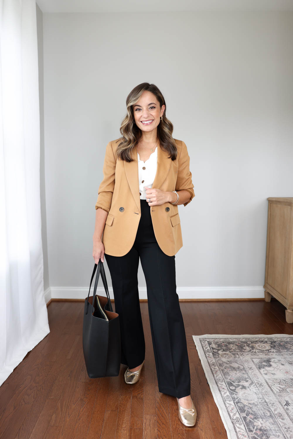 Petite-friendly outfit ideas for teachers via pumps and push-ups blog | wide-leg pants outfits | casual outfits for work | outfits for work with flats | business casual outfits