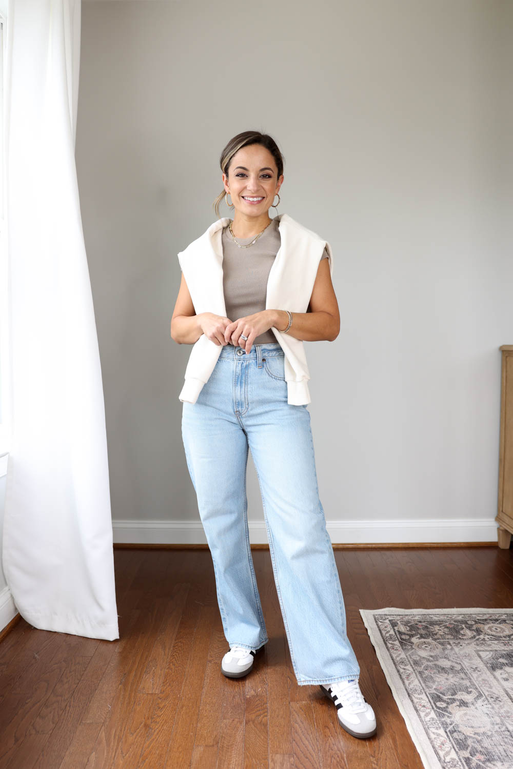 Shoe pairings with wide-leg jeans for petites via pumps and push-ups blog | ways to wear wide-leg jeans | what shoes to wear with wide leg jeans | petite friendly wide leg jeans | petite jeans series 