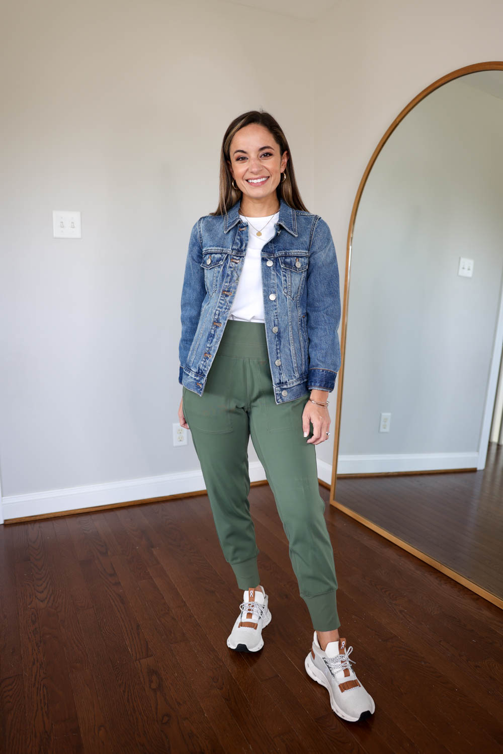 Petite-friendly outfit ideas with joggers via pumps and push-ups blog | joggers outfits | petite joggers | venice joggers | olive joggers 