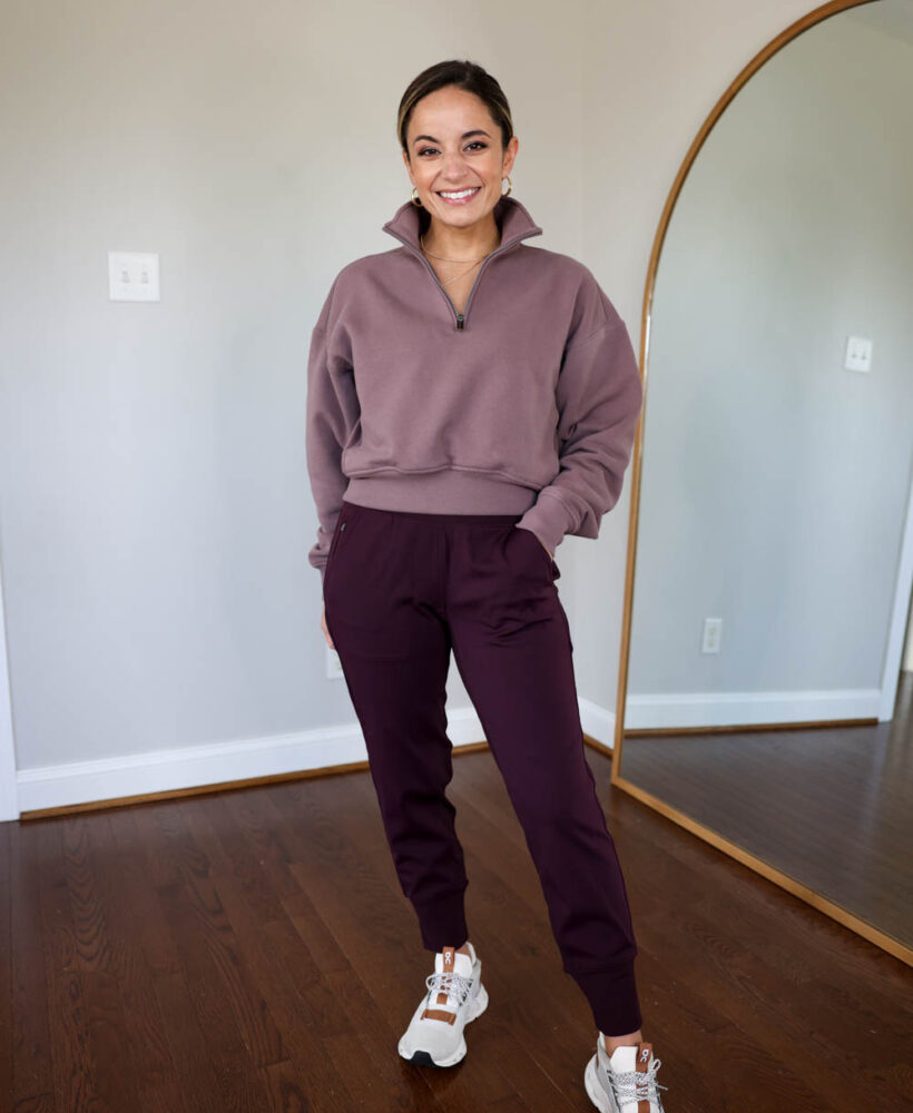 Petite-friendly outfits with joggers | petite-friendly joggers | petite-friendly activewear | fall activewear | everyday casual outfits | travel outfits